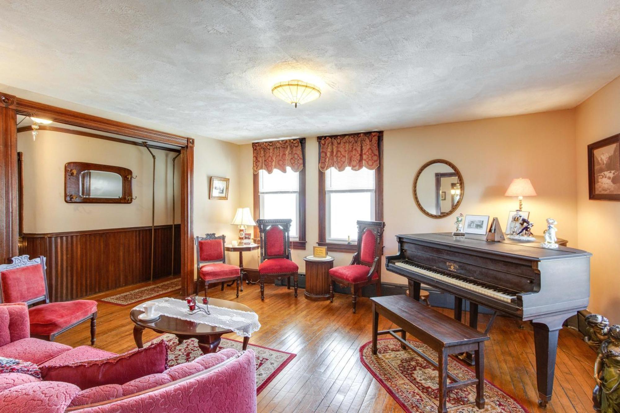 Victorian Home With Porch 6 Mi To Hickory Run Park! White Haven Екстериор снимка