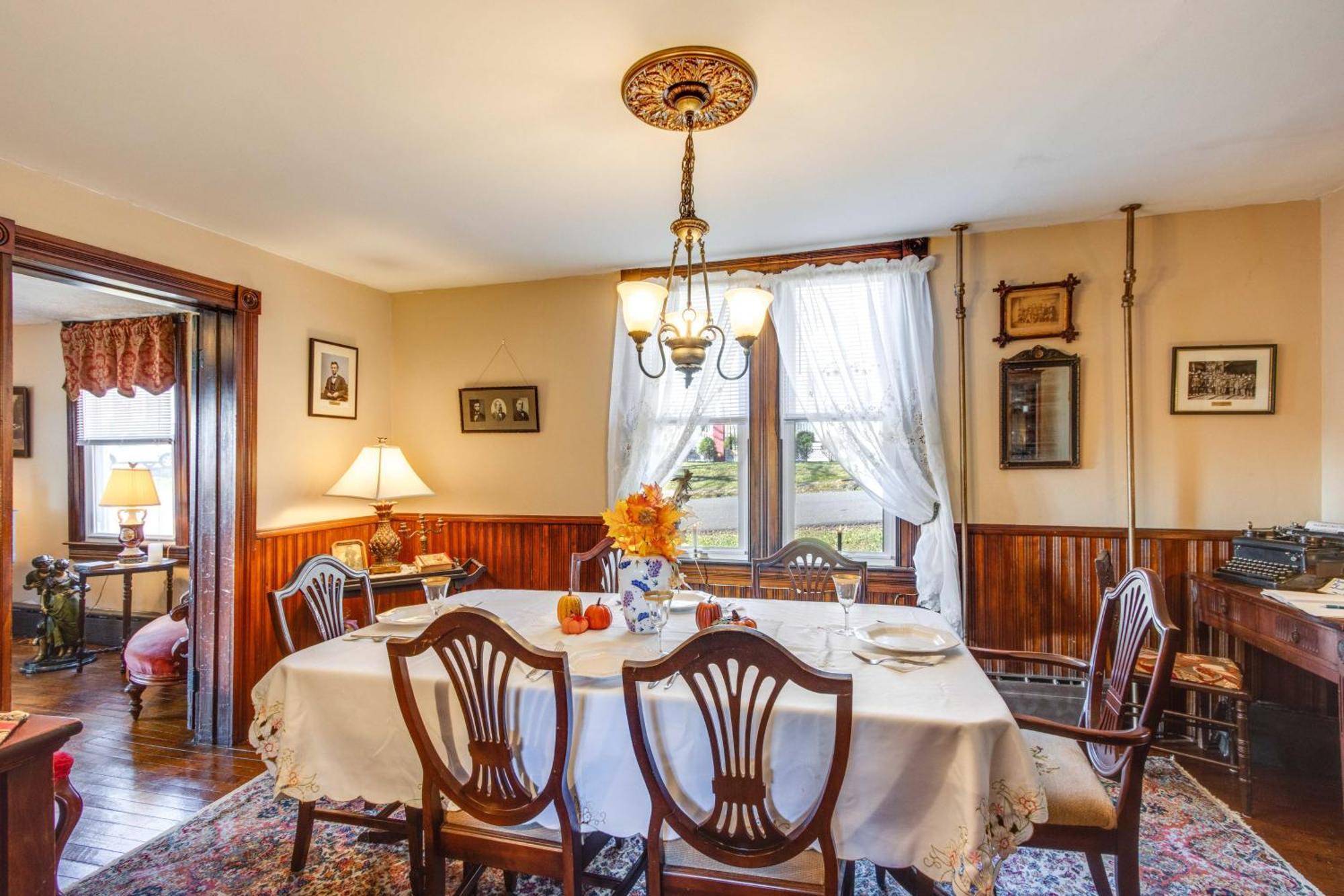 Victorian Home With Porch 6 Mi To Hickory Run Park! White Haven Екстериор снимка