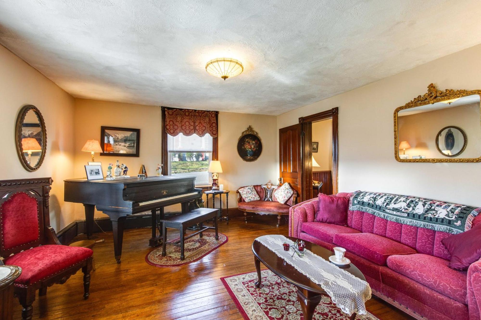 Victorian Home With Porch 6 Mi To Hickory Run Park! White Haven Екстериор снимка