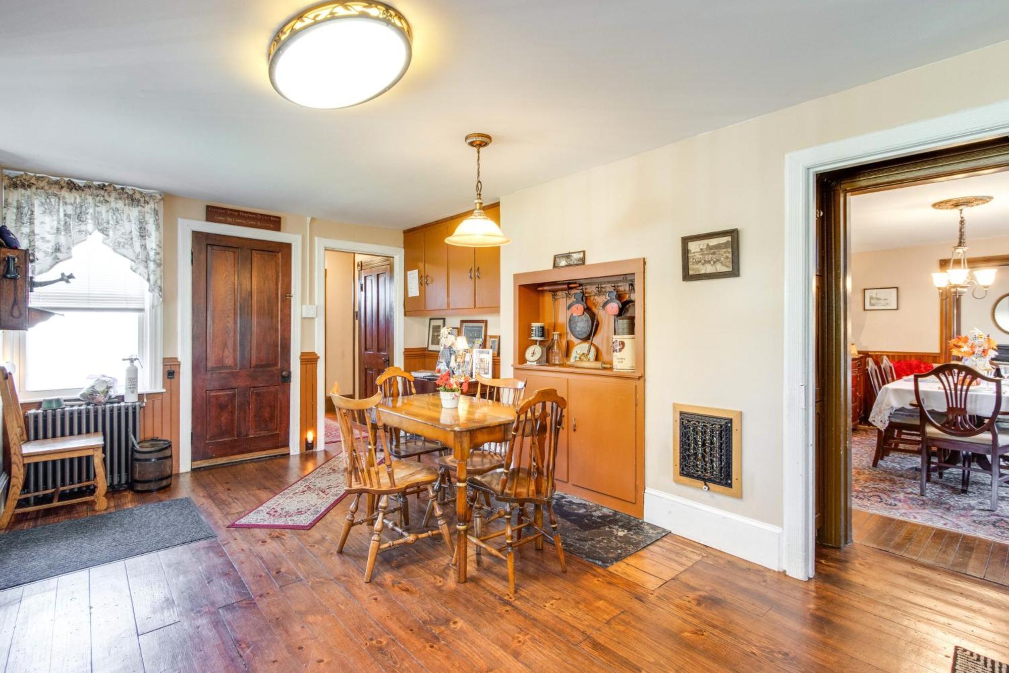 Victorian Home With Porch 6 Mi To Hickory Run Park! White Haven Екстериор снимка